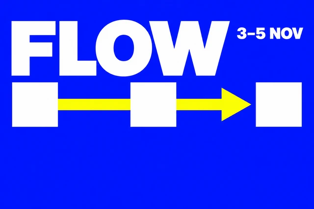 Vit FLOW-text, tre rutor och en gul pil på blå bakgrund.